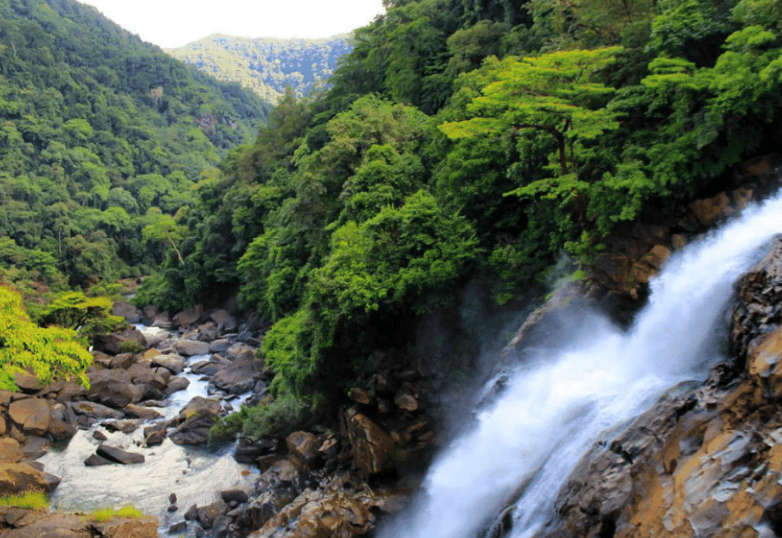 Benne Hole Falls, Uttara Kannada (Karwar), Karnataka - Vushii.com Benne Hole Falls, Uttara Kannada (Karwar), Karnataka - Vushii.com